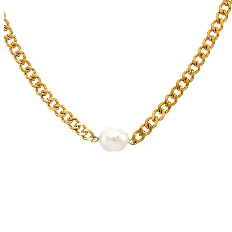 Detailed close up 18k gold plated chunky necklace with baroque pearl - a gold flat bevelled curb chain